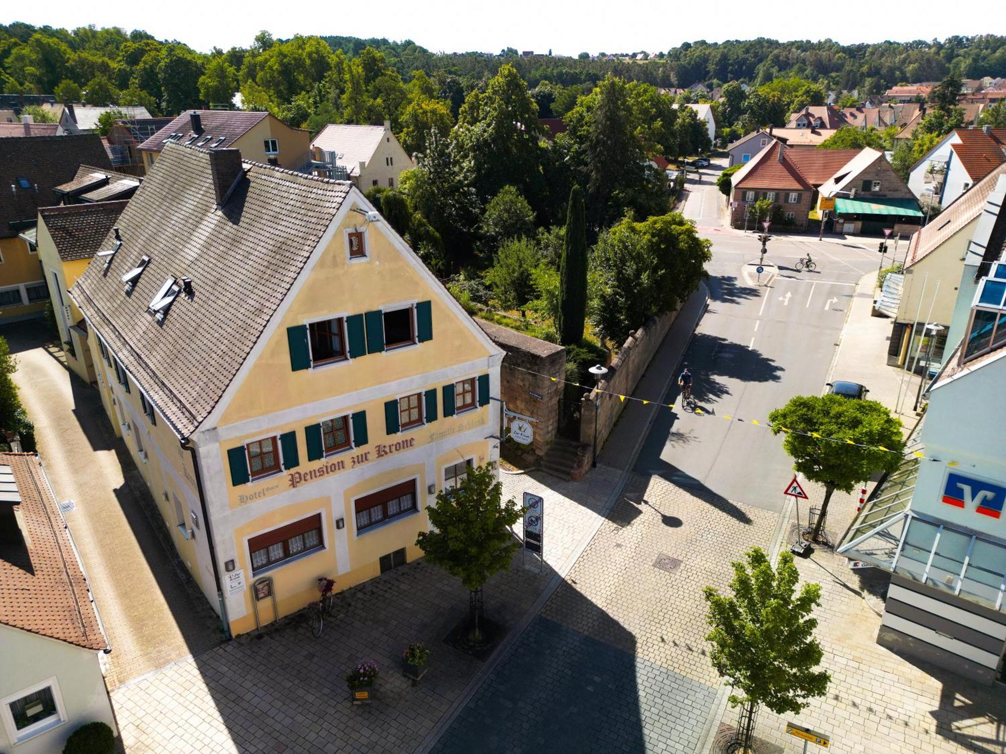 Hotel Garni Und Apartments Zur Krone Hilpoltstein Bagian luar foto