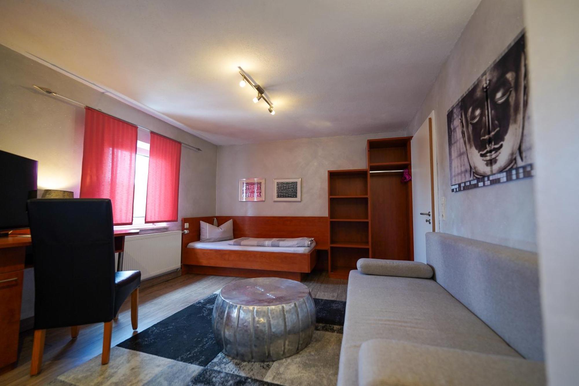 Hotel Garni Und Apartments Zur Krone Hilpoltstein Bagian luar foto