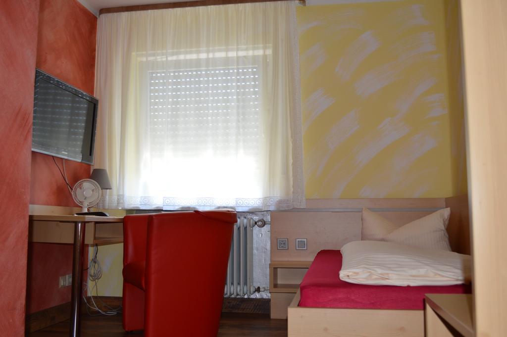 Hotel Garni Und Apartments Zur Krone Hilpoltstein Bagian luar foto