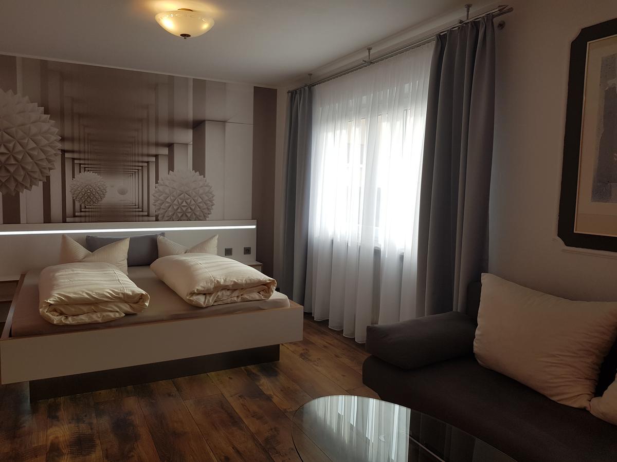 Hotel Garni Und Apartments Zur Krone Hilpoltstein Bagian luar foto