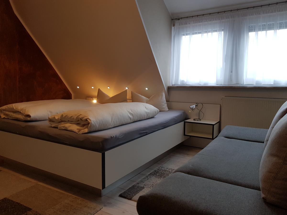 Hotel Garni Und Apartments Zur Krone Hilpoltstein Bagian luar foto